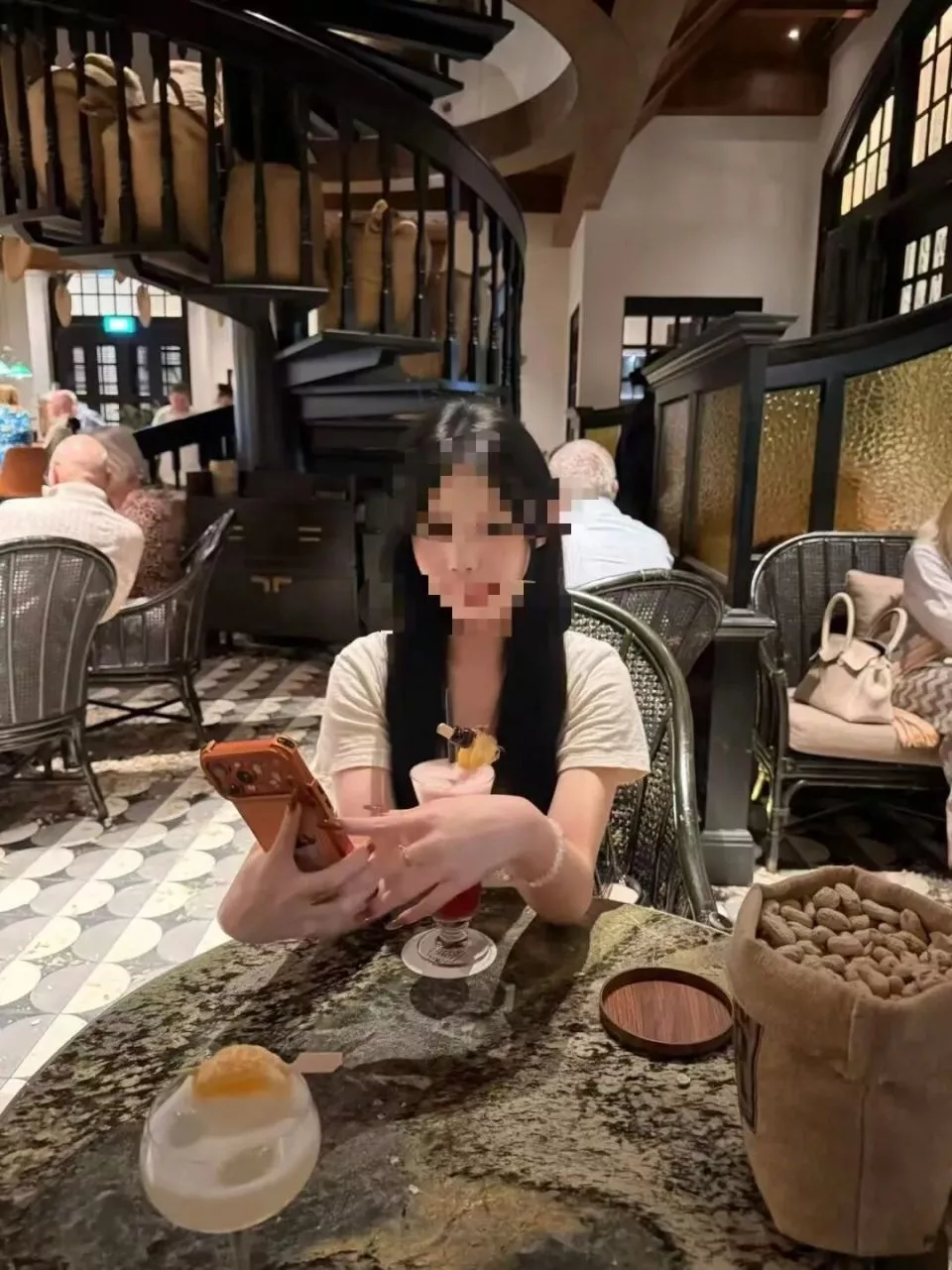 女大学生赴泰泼水节 遭卖至缅甸电诈园 家人付20万…