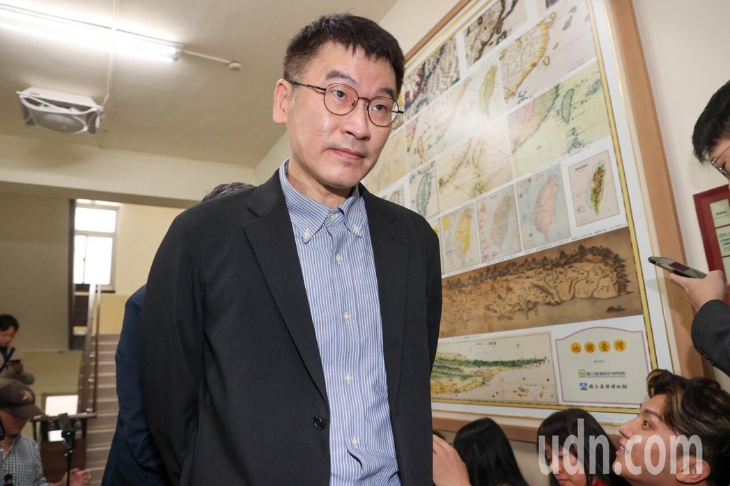 陆委会副主委梁文杰上午赴立法院内政委员会续审国安法修正草案,会前接受媒体采访。记... 陆委会副主委梁文杰上午赴立法院内政委员会续审国安法修正草案,会前接受媒体采访。记...