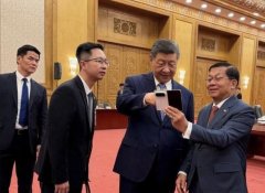 继送李在明小米手机后 习近平赠敏昂莱华为新款