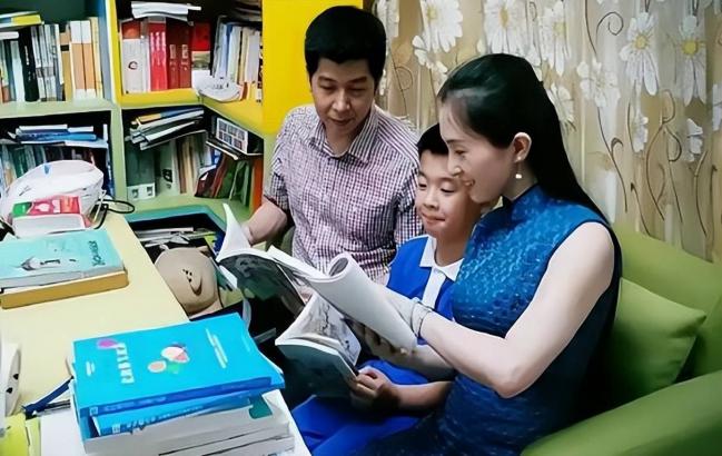 “最美校长”：凭美貌走上巅峰 一夜之间翻车