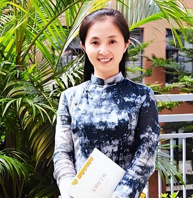 “最美校长”：凭美貌走上巅峰 一夜之间翻车