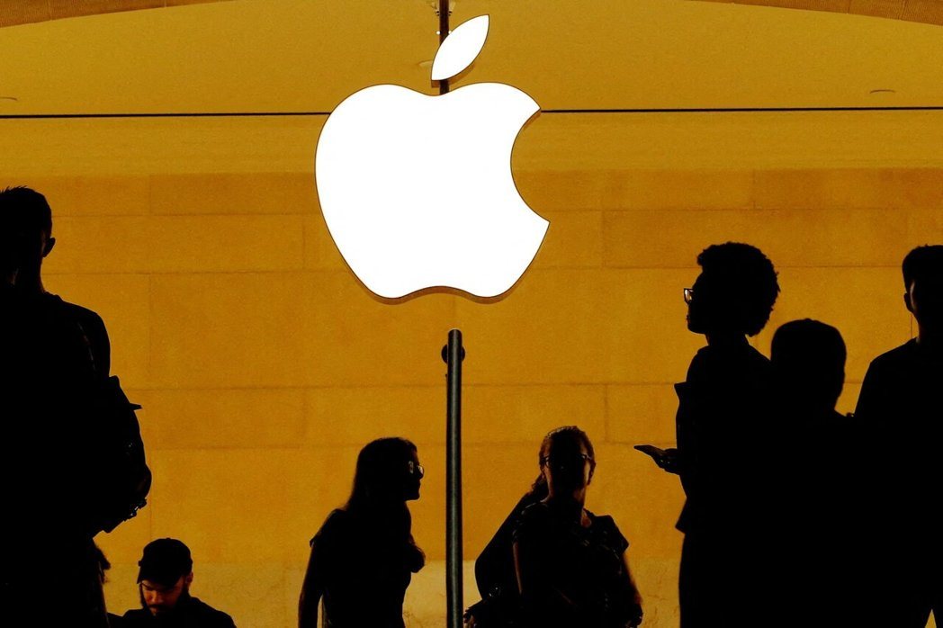 陆工信部15日公布新增手机端侧生成式AI服务备案信息,「Apple智能」在列。路... 陆工信部15日公布新增手机端侧生成式AI服务备案信息,「Apple智能」在列。路...