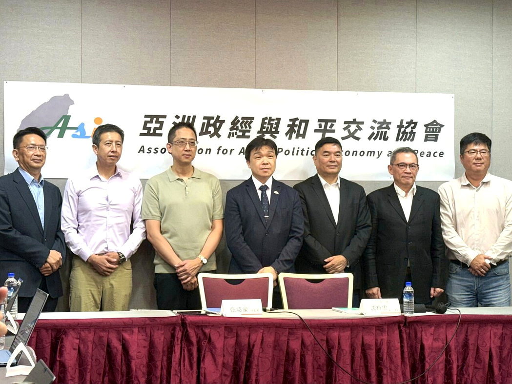 陆委会副主委沈有忠今(28)日上午在陆委会一楼接受媒体联访。图/截自陆委会提供影... 陆委会副主委沈有忠今(28)日上午在陆委会一楼接受媒体联访。图/截自陆委会提供影...