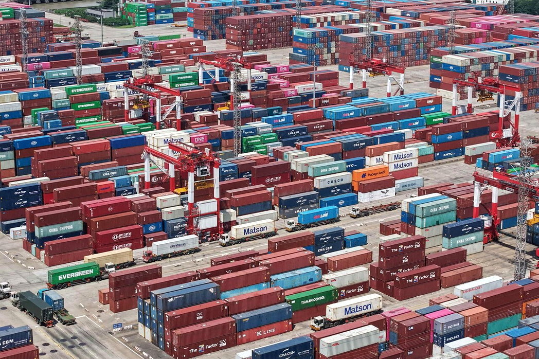 尽管中国第二季GDP增速滑落至4.3%,但外界普遍认为,本周召开的中共中央政治局... 尽管中国第二季GDP增速滑落至4.3%,但外界普遍认为,本周召开的中共中央政治局...