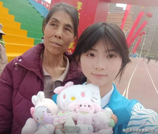 “别碰体育生”，一张高中母女合照令人心酸