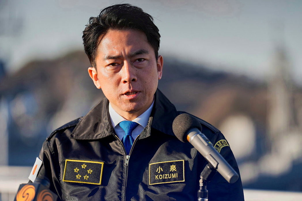 日本防卫大臣小泉进次郎4日在日本内阁会议报告2026年版防卫白皮书。图为1月资料... 日本防卫大臣小泉进次郎4日在日本内阁会议报告2026年版防卫白皮书。图为1月资料...