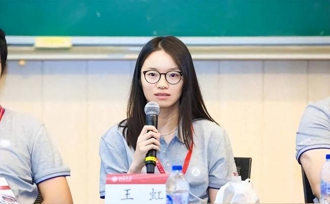 人民日报对王虹的称呼变了,丘成桐没说错 人民日报对王虹的称呼变了,丘成桐没说错