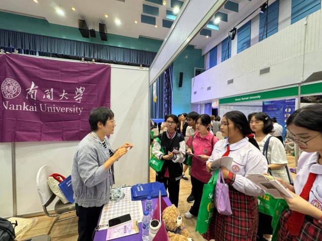 外国博士高调炫耀在华超国民待遇 引爆全网 外国博士高调炫耀在华超国民待遇 引爆全网