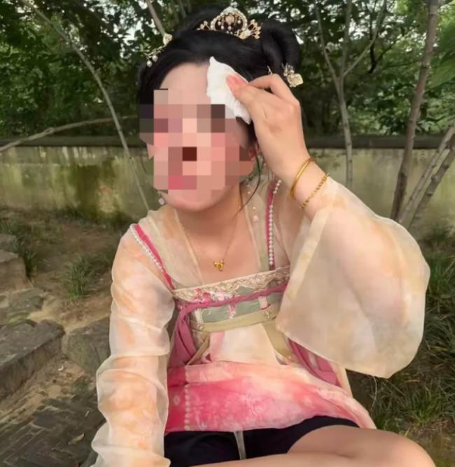 变态旅拍，终于凉了