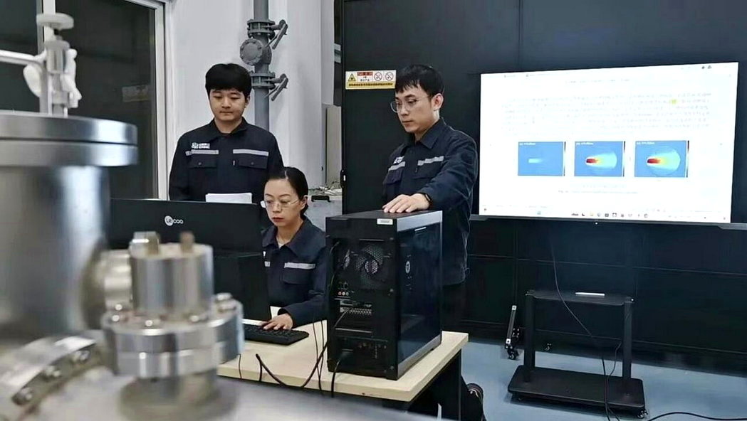 中国核工业集团表示,超音速分子束燃料注入技术目前已应用于大陆及海外10余座磁约束... 中国核工业集团表示,超音速分子束燃料注入技术目前已应用于大陆及海外10余座磁约束...