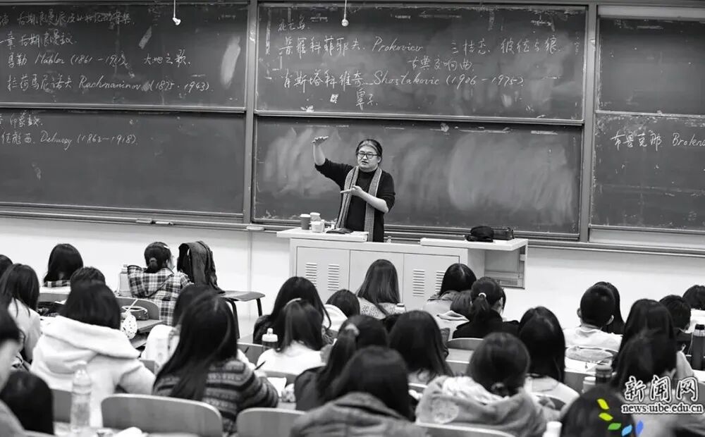网友热议“副教授刘欢”是缅怀 更是对人才评价的思考